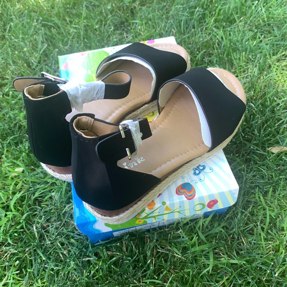 Sandals - Picture 3 of 3